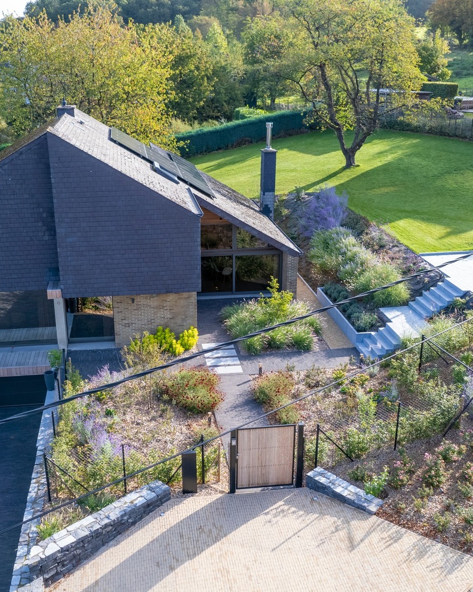 Jardin en pente : escaliers et soutènements